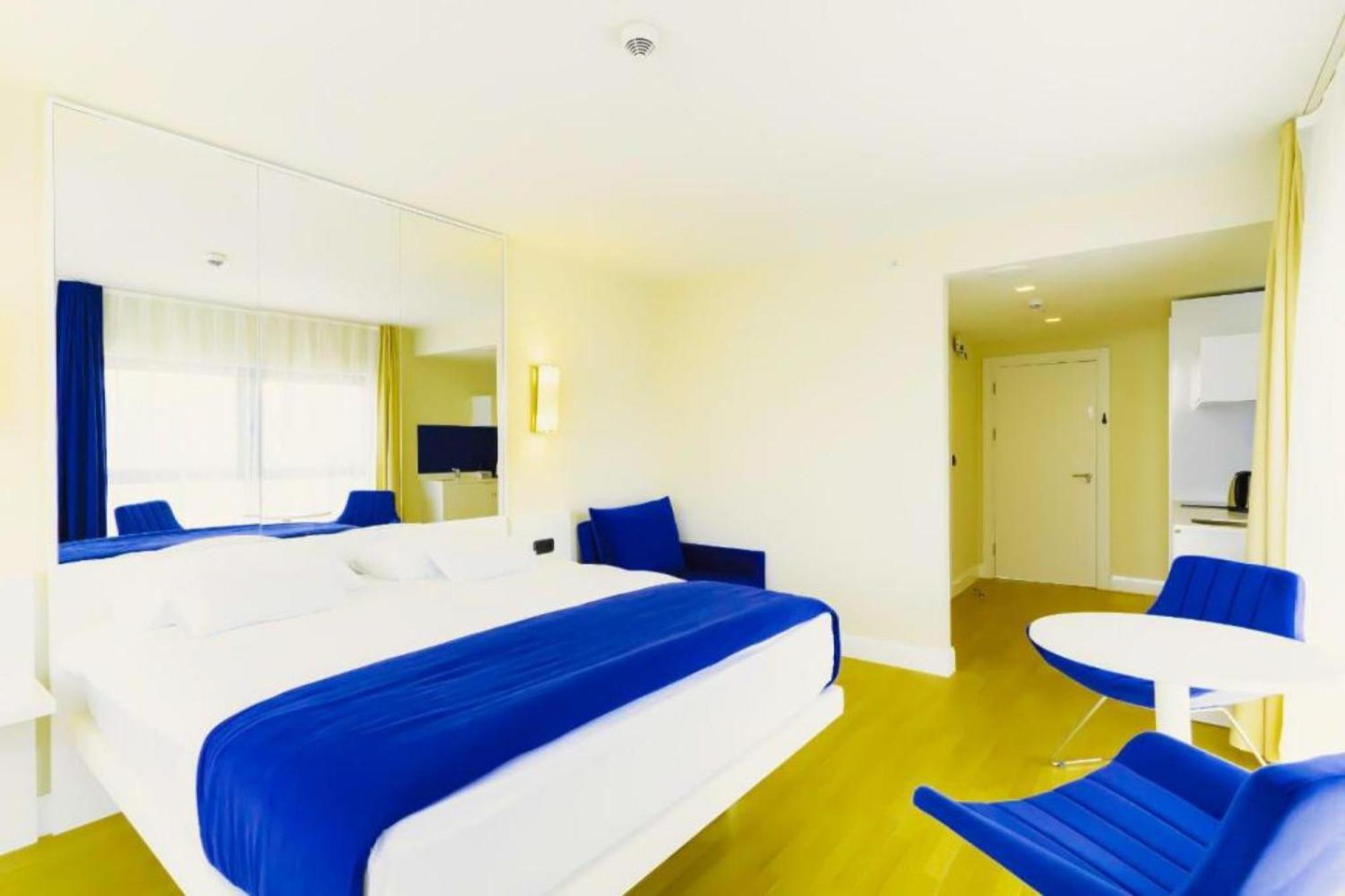 Delux Sea View Aparthotel In Orbi City Batumi Exteriör bild