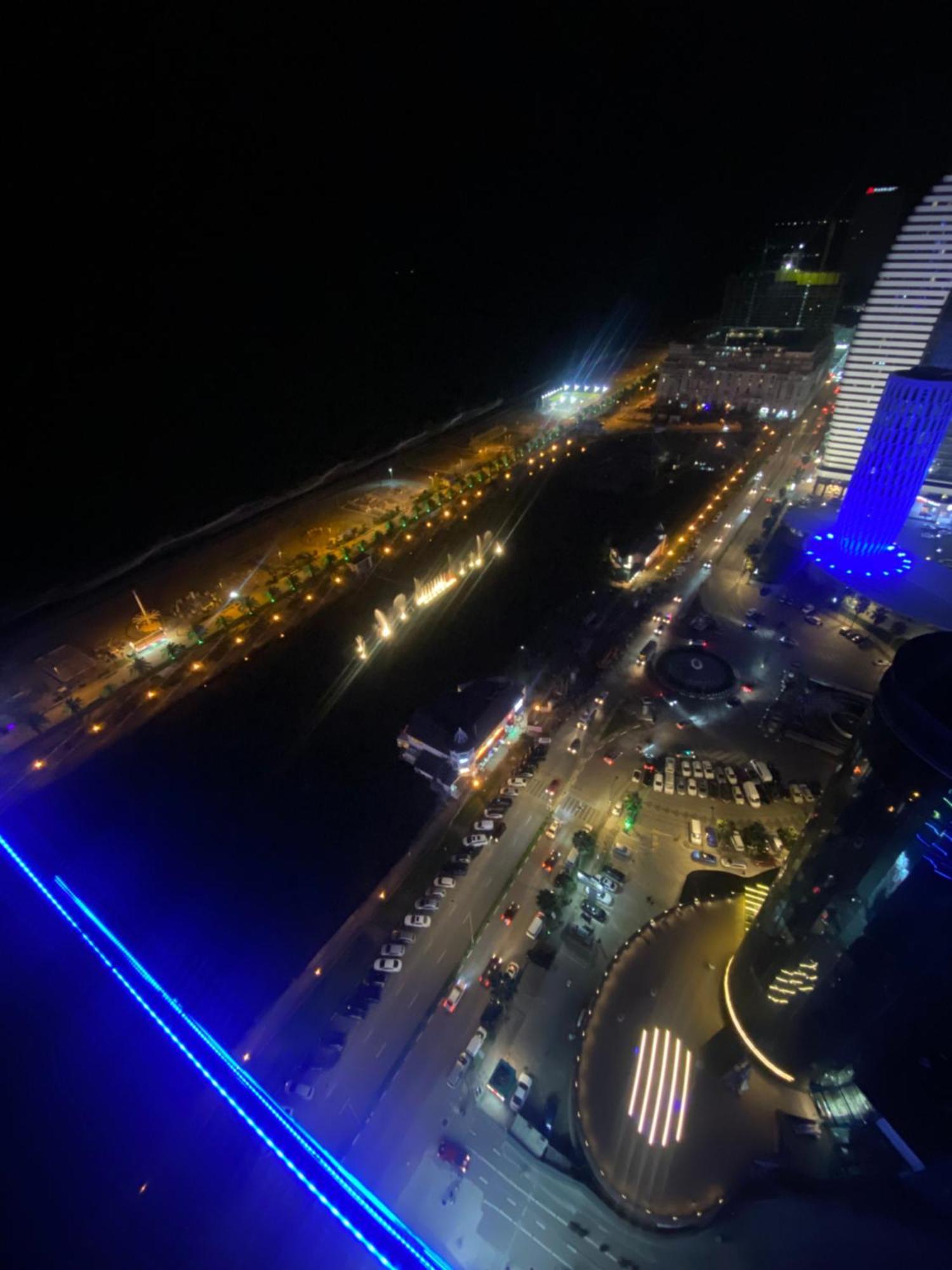 Delux Sea View Aparthotel In Orbi City Batumi Exteriör bild