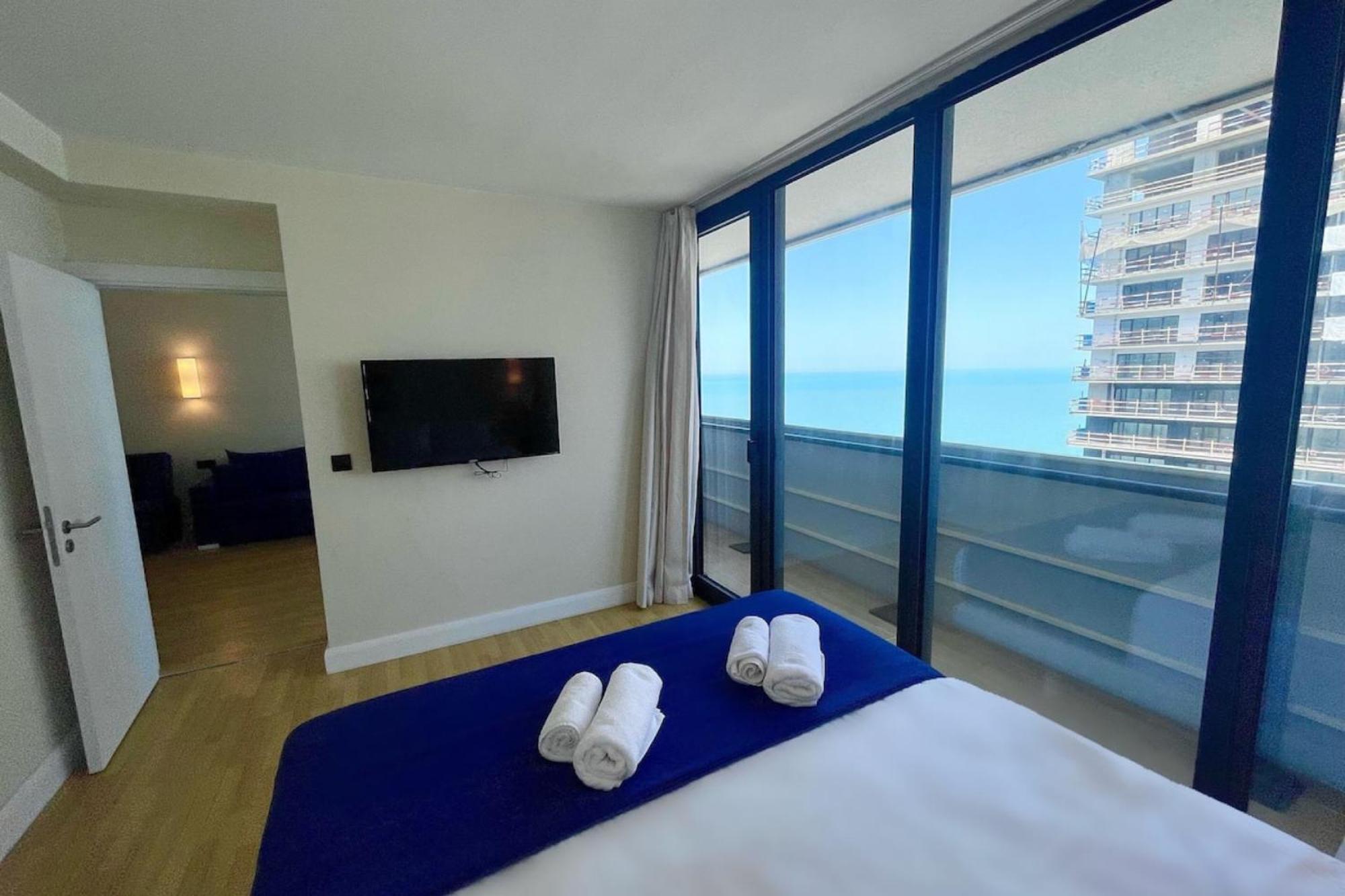 Delux Sea View Aparthotel In Orbi City Batumi Exteriör bild