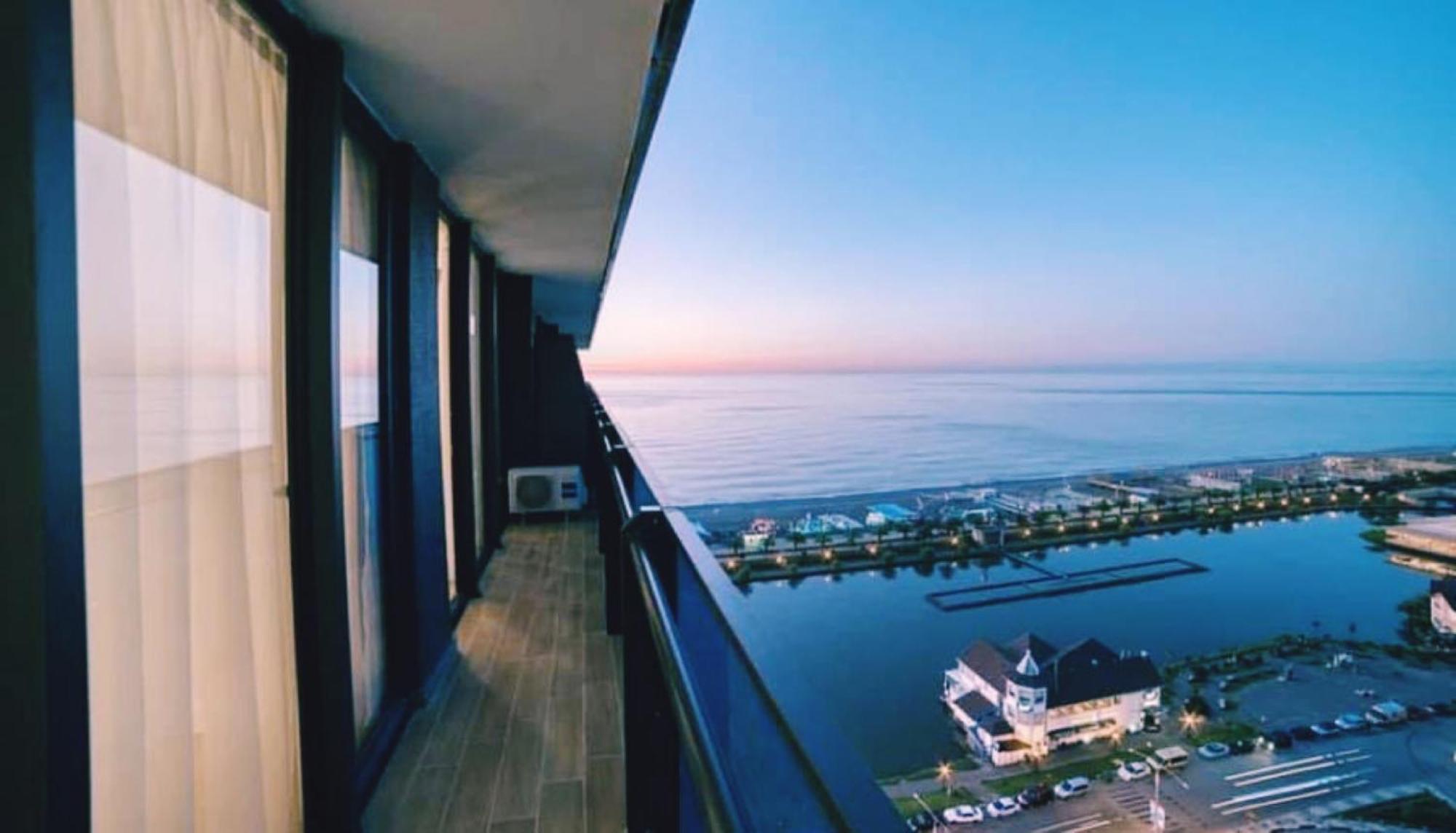 Delux Sea View Aparthotel In Orbi City Batumi Exteriör bild