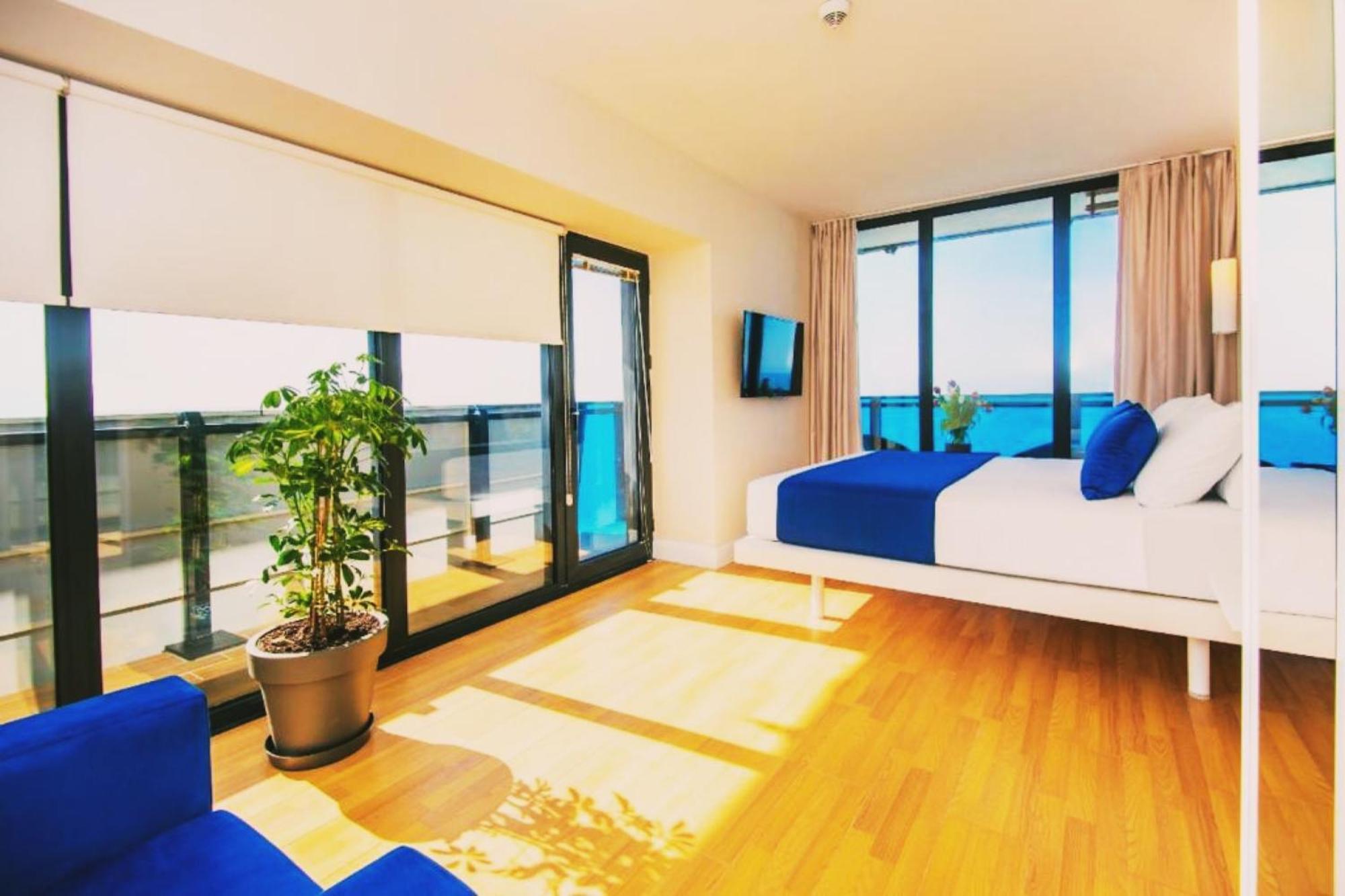 Delux Sea View Aparthotel In Orbi City Batumi Exteriör bild