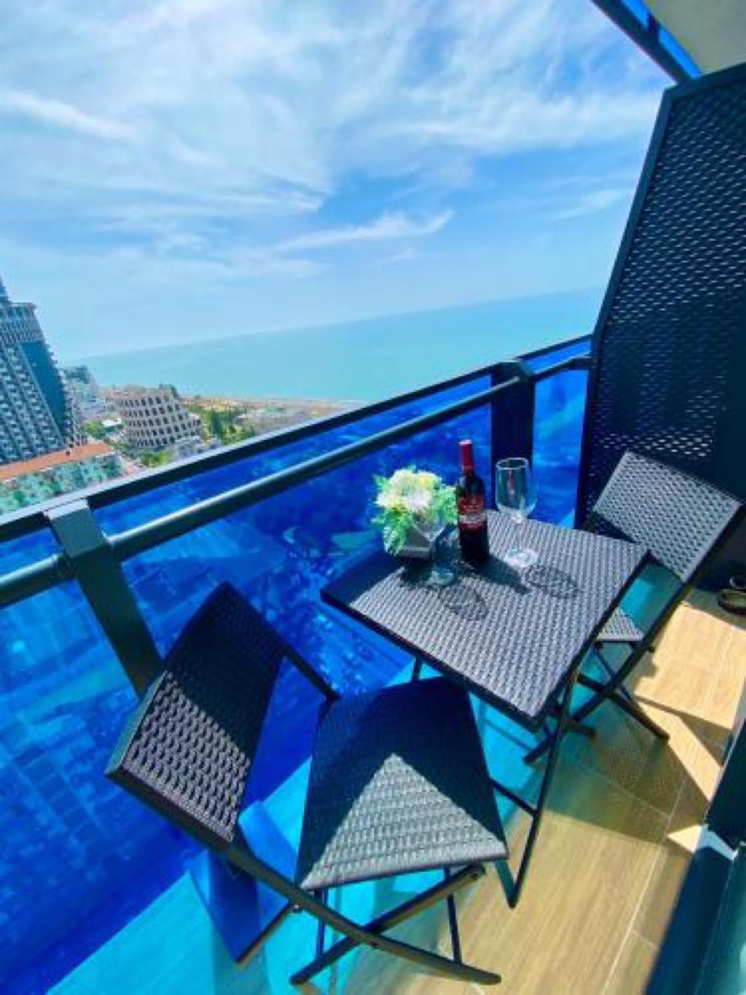 Delux Sea View Aparthotel In Orbi City Batumi Exteriör bild