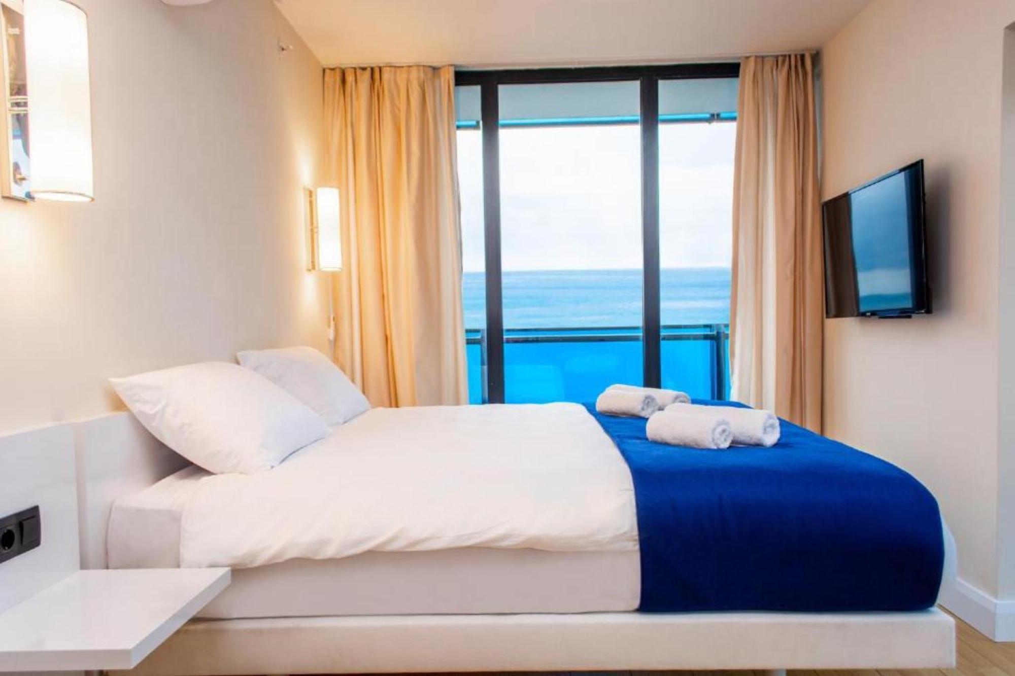 Delux Sea View Aparthotel In Orbi City Batumi Exteriör bild