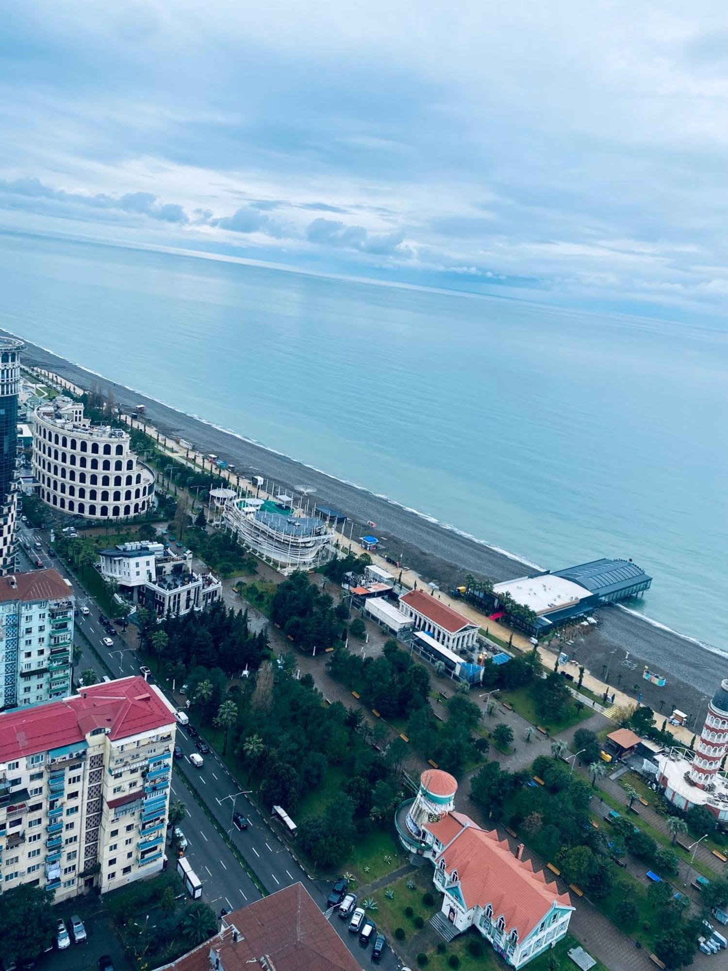 Delux Sea View Aparthotel In Orbi City Batumi Exteriör bild