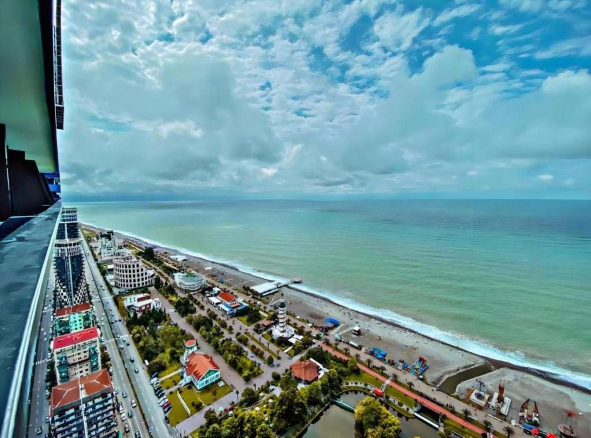 Delux Sea View Aparthotel In Orbi City Batumi Exteriör bild